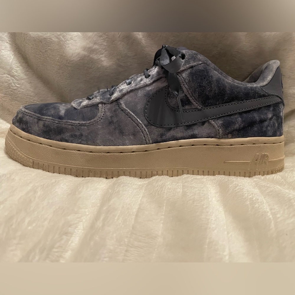 Nike Men’s Velvet Low-Top Sneakers in Charcoal with Tan Sole